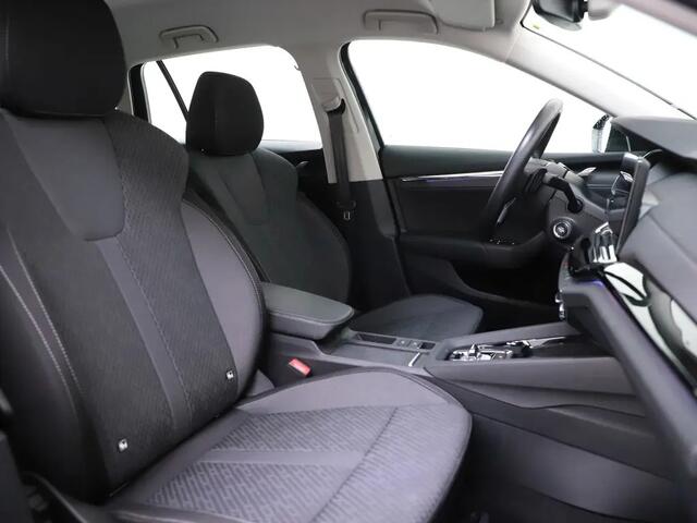 Skoda OCTAVIA Combi 1.5 e-TSI Hybride Business Edition Plus Bj 2021 Km 8399 Unieke stand Dealer onderhouden