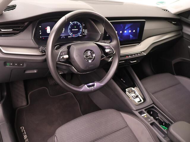 Skoda OCTAVIA Combi 1.0 e-TSI Ambition | 110 PK | Automaat | Trekhaak wegklapbaar | Navigatiesysteem |