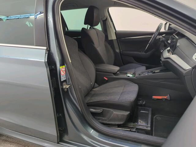 Skoda OCTAVIA Combi 1.5 e-TSI Business Plus Full-Led Camera 18''LMV Navigatie