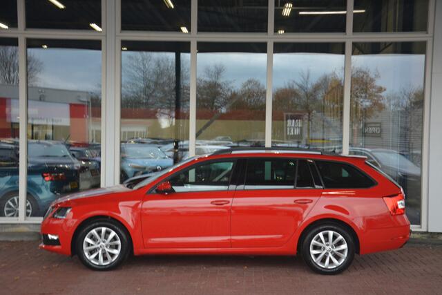 Skoda OCTAVIA Combi 1.0 TSI Greentech Ambition Business Nederlandse auto 152776 NAP Nette auto dealeronderhouden laatste beurt bij 145000km met oa pdc trekhaak navigatie led ecc stoelverwarming
