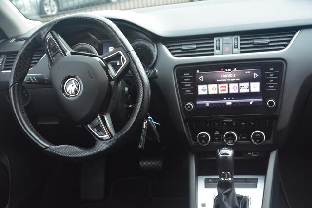 Skoda OCTAVIA Combi 1.0 TSI Greentech Ambition Business Nederlandse auto 152776 NAP Nette auto dealeronderhouden laatste beurt bij 145000km met oa pdc trekhaak navigatie led ecc stoelverwarming