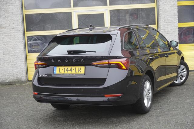 Skoda OCTAVIA Combi 1.0 TSI Business Edition BJ2021 Lmv 16" | Led V+A | Pdc | Navi | Virtual cockpit | Dynamische knipperlichten | Elek. achterklep | App-Connect | Dashboard verlichting | Virtual cockpit | Climate control | Cruise control | Extra getint glas