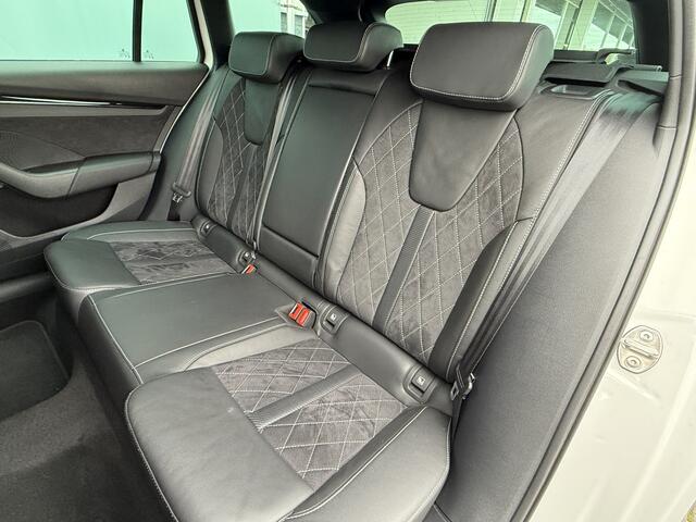 Skoda OCTAVIA Combi BWJ 2022 1.4 245 PK TSI RS iV PHEV Business AUTOMAAT | VERST. STOELEN | STOEL + STUURVERW. | NAVI | CLIMA | ADAPTIVE CRUISE | FULL LED | HALF LEDER | SPORTSTOELEN | ELEKTR. ACHTERKLEP | CAMERA | APPLE CARPLAY | ANDROID AUTO | LMV