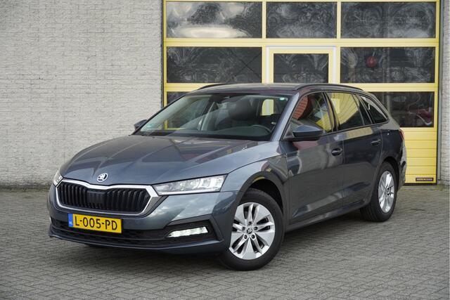 Skoda OCTAVIA Combi 1.0 e-TSI Automaat! Business Edition BJ2021 Lmv 16" | Led V+A | Pdc | Navi | Dynamische knipperlichten | Trekhaak | Elek. achterklep | App-Connect | Virtual cockpit | Climate control | Cruise control | Getint glas