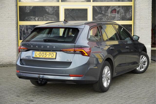 Skoda OCTAVIA Combi 1.0 e-TSI Automaat! Business Edition BJ2021 Lmv 16" | Led V+A | Pdc | Navi | Dynamische knipperlichten | Trekhaak | Elek. achterklep | App-Connect | Virtual cockpit | Climate control | Cruise control | Getint glas