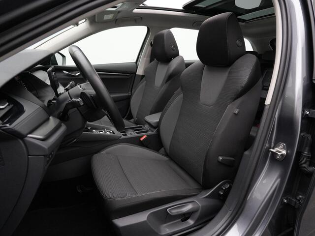 Skoda OCTAVIA Combi 1.0 e-TSI 110 pk DSG Business Edition | Panoramadak | Trekhaak | Navigatie | Keyless