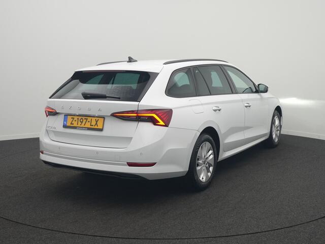 Skoda OCTAVIA Combi 1.0 TSI Business Edition - RIJKLAARPRIJS - All Seasonbanden - Apple Carplay - Android Auto - Adaptive Cruise Control - Stoelverwarming