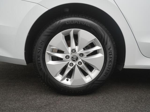 Skoda OCTAVIA Combi 1.0 TSI Business Edition - RIJKLAARPRIJS - All Seasonbanden - Apple Carplay - Android Auto - Adaptive Cruise Control - Stoelverwarming