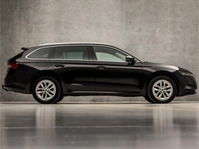 Skoda OCTAVIA Combi 1.5 TSI Sportline 150Pk Automaat (VIRTUAL COCKPIT, APPLE CARPLAY, GROOT NAVI, GETINT GLAS, CAMERA, SPORTSTOELEN, STOELVERWARMING, ADAPTIVE CRUISE, ELEK ACHTERKLEP, TREKHAAK, KEYLESS, NIEUWSTAAT)