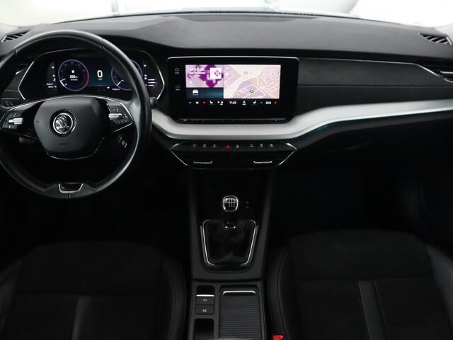 Skoda OCTAVIA 1.5 TSI First Edition | Panoramadak | Trekhaak | Stoelverwarming | Matrix LED | Adaptive cruise | Sfeerverlichting | Carplay | Keyless | Virtual Cockpit | 18'' | Half leder | Climate control