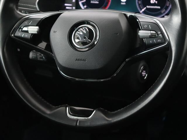 Skoda OCTAVIA 1.5 TSI First Edition | Panoramadak | Trekhaak | Stoelverwarming | Matrix LED | Adaptive cruise | Sfeerverlichting | Carplay | Keyless | Virtual Cockpit | 18'' | Half leder | Climate control