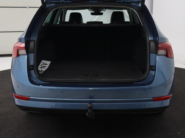 Skoda OCTAVIA 1.5 TSI First Edition | Panoramadak | Trekhaak | Stoelverwarming | Matrix LED | Adaptive cruise | Sfeerverlichting | Carplay | Keyless | Virtual Cockpit | 18'' | Half leder | Climate control