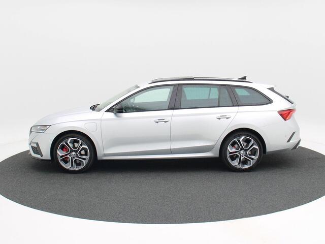 Skoda OCTAVIA Combi 1.4 TSi 245 Pk Automaat RS iV PHEV Business | Adaptive Cruise | CarPlay | Navigatie | Panoramadak | Stoelverwarming | Achteruitrijcamera | 108.347 Km!!