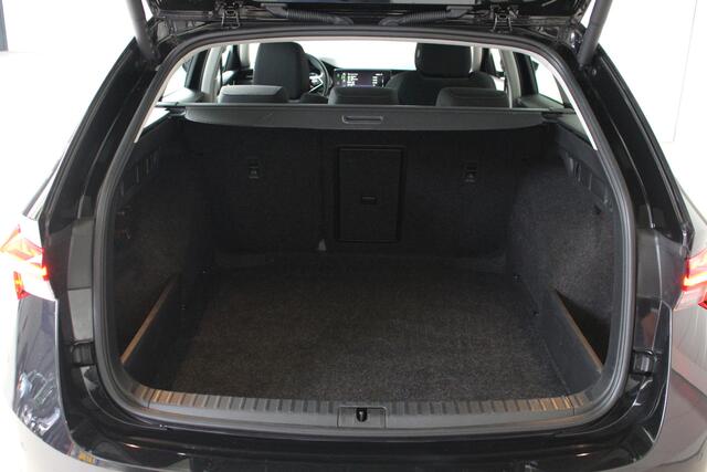 Skoda OCTAVIA Combi 1.0 e-TSI Business Edition DSG Navigatie | Lichtmetalen Velgen | Cruise Control | All Season banden