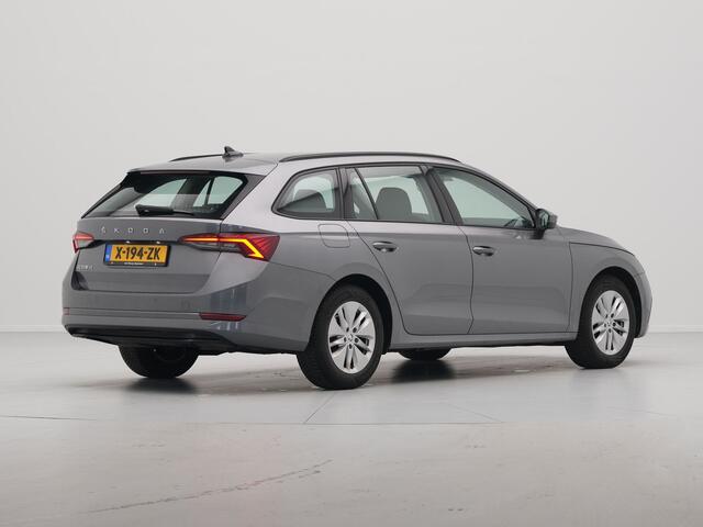 Skoda OCTAVIA Combi 1.0 TSI 110pk Business Edition Trekhaak Navigatie Keyless Clima argon