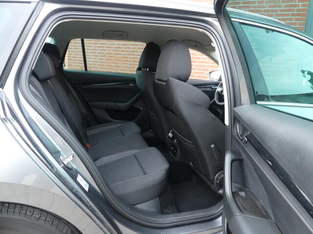 Skoda OCTAVIA Combi 1.0 e-TSI Business Edition