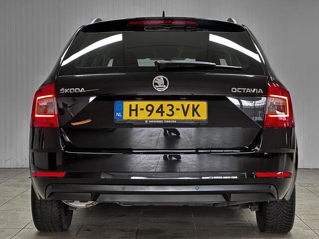 Skoda OCTAVIA Combi 1.5 TSI Greentech Business Edition/ 150pk!/ Automaat!/ Apple + Android/ Stoelverw./ PDC/ Extra getint glas/ 16'' LMV/ Half-Leder/ Navi/ Clima/ Cruise/ Bluetooth/ Armsteun/ Multi. Sportstuur/ Mistl./ Chroom/ Dakrails.