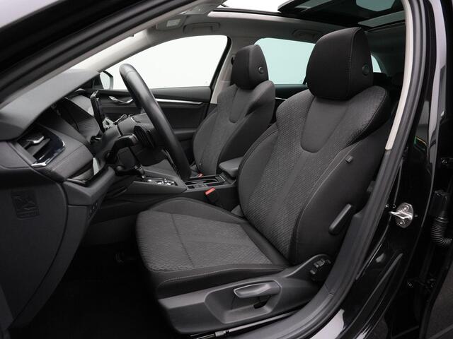 Skoda OCTAVIA Combi 1.5 e-TSI 150 pk DSG Business Edition Plus | Panoramadak | Trekhaak | Stuur-/stoelverwarming | Achteruitrijcamera