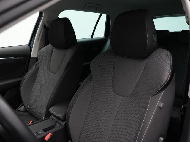 Skoda OCTAVIA Combi 1.0 e-TSI 110 pk DSG Business Edition | Trekhaak | Stoelverwarming | Navigatie | Parkeersensoren voor/achter