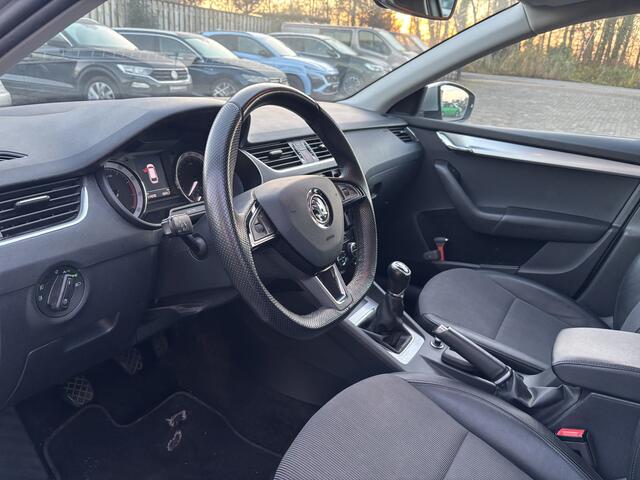 Skoda OCTAVIA Combi 1.0 TSI Upgrade Business Edition Trekhaak / Navigatiesysteem / Stoelverwarming