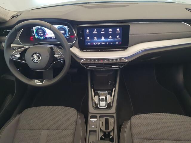 Skoda OCTAVIA Combi 1.4 TSI 204pk DSG/AUT iV PHEV Style Business Edition Wegklapbare trekhaak, Panoramadak, Matrix