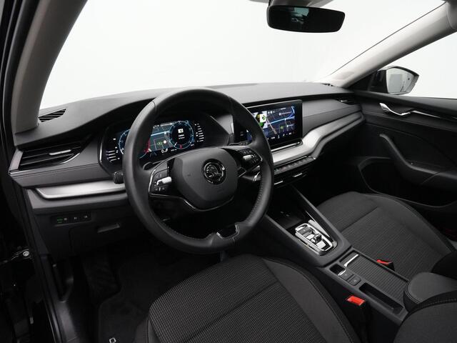 Skoda OCTAVIA Combi 1.0 e-TSI 110 pk DSG Business Edition | Trekhaak | Stoelverwarming | Navigatie | Adaptive Cruise