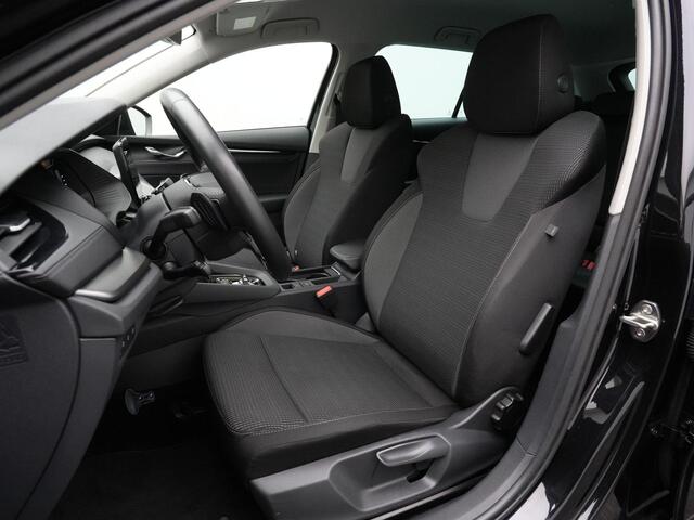 Skoda OCTAVIA Combi 1.0 e-TSI 110 pk DSG Business Edition | Trekhaak | Stoelverwarming | Navigatie | Adaptive Cruise