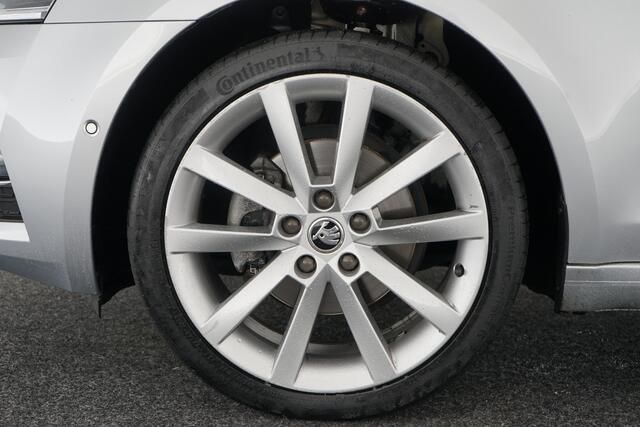 Skoda OCTAVIA Combi 1.0 TSI Style Business Automaat | Leer | LED | Trekhaak