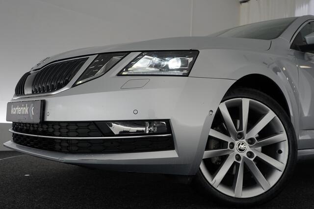 Skoda OCTAVIA Combi 1.0 TSI Style Business Automaat | Leer | LED | Trekhaak