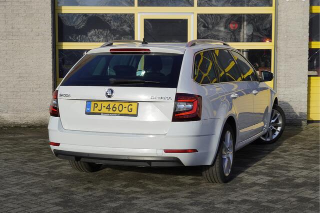 Skoda OCTAVIA Combi 1.0 TSI Automaat! Style BJ2017 Lmv 17" | Led | Pdc | Navi | Keyless entry | Panoramadak | App-Connect | Dashboard verlichting | Canton Audio | Climate control | Cruise control | Verwarmde voorstoelen | Extra getint glas