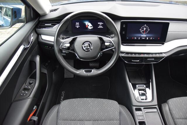 Skoda OCTAVIA Combi 1.4 TSI iV PHEV Business Edition Plus | Org. NL | BOVAG Garantie | Trekhaak | Plug in Hybride | Virtual Cockpit | Navigatie | Full LED | PDC Voor&Achter | Elektrische Kofferklep |