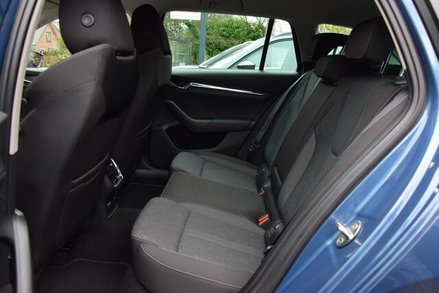 Skoda OCTAVIA Combi 1.4 TSI iV PHEV Business Edition Plus | Org. NL | BOVAG Garantie | Trekhaak | Plug in Hybride | Virtual Cockpit | Navigatie | Full LED | PDC Voor&Achter | Elektrische Kofferklep |