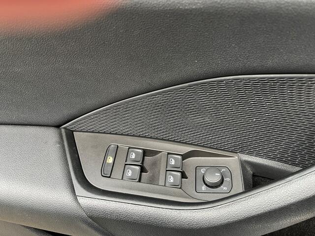 Skoda OCTAVIA Combi 1.5 e-TSI 150pk Style DSG Automaat Parkeersensoren / Navigatie / Stoelverwarming / Digital Cockpit