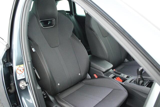 Skoda OCTAVIA Combi 1.0 TSI 110pk Sport Business Trekhaak Camera ACC Navigatie