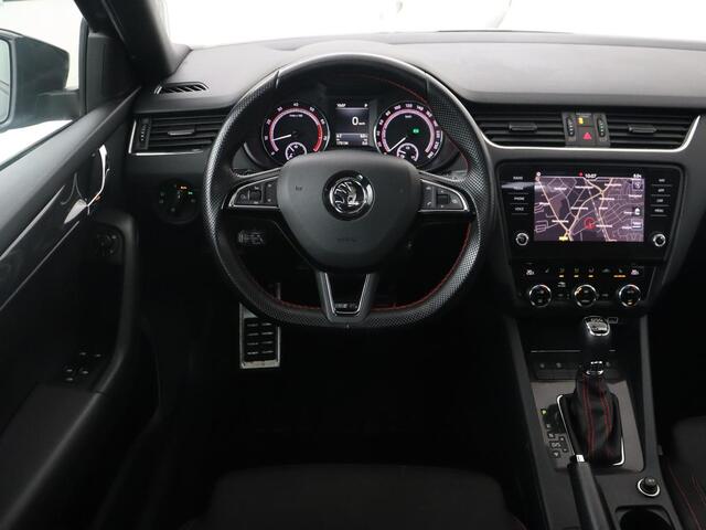 Skoda OCTAVIA 2.0 TSI RS 245 Business | Panoramadak | Stoelverwarming | Adaptive cruise | Camera | Carplay | Achterbankverwarming | Full LED | Keyless | Navigatie