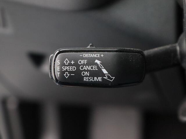 Skoda OCTAVIA Combi 1.4 TSI iV PHEV Business Edition | Full LED | Adaptive Cruise | Canton Audio | Panoramadak | Camera | Stoelverwarming en Koeling | Trekhaak | 112.596 Km!!