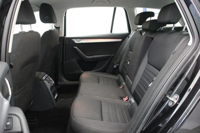 Skoda OCTAVIA Combi 1.0 TSI Greentech Ambition Business Automaat - Carplay, Navi, Cruise