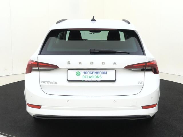 Skoda OCTAVIA Combi 1.4 TSI iV PHEV | SoH 100% | Stoel- en stuurwielverwarming | Crusie control | CarPlay | Elektrische inklapbare buitenspiegels | Parkeersensoren achter |