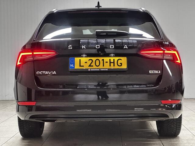 Skoda OCTAVIA Combi 1.0 e-TSI Business Edition/ Automaat/ Virtual Cockpit/ 18'' LMV/ LED Koplampen/ Stoelverw./ Apple + Android/ DAB+/ Sportstoelen/ Extra getint glas/ Camera/ Ambient Light/ Keyless-Go/ Navi/ Lane-Assist.