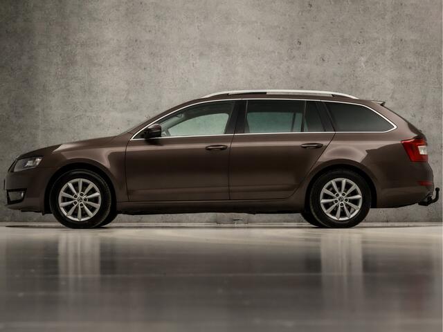 Skoda OCTAVIA Combi 1.0 TSI Greentech Deluxe Automaat (PANORAMADAK, NAVIGATIE, CLIMATE, LEDER/ALCANTARA, CANTON AUDIO, STOELVERWARMING, SPORTSTOELEN, CRUISE, GETINT GLAS, TREKHAAK, PARKEERSENSOREN, NIEUWE APK, NIEUWSTAAT)