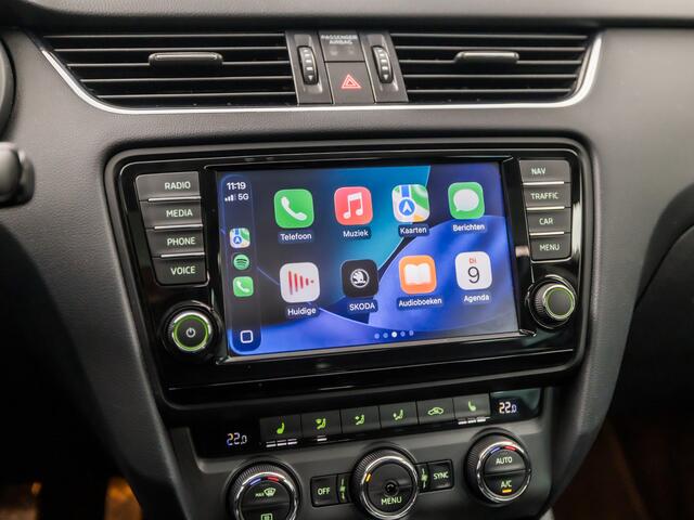 Skoda OCTAVIA Combi 1.0 TSI Greentech Deluxe Automaat (PANORAMADAK, NAVIGATIE, CLIMATE, LEDER/ALCANTARA, CANTON AUDIO, STOELVERWARMING, SPORTSTOELEN, CRUISE, GETINT GLAS, TREKHAAK, PARKEERSENSOREN, NIEUWE APK, NIEUWSTAAT)