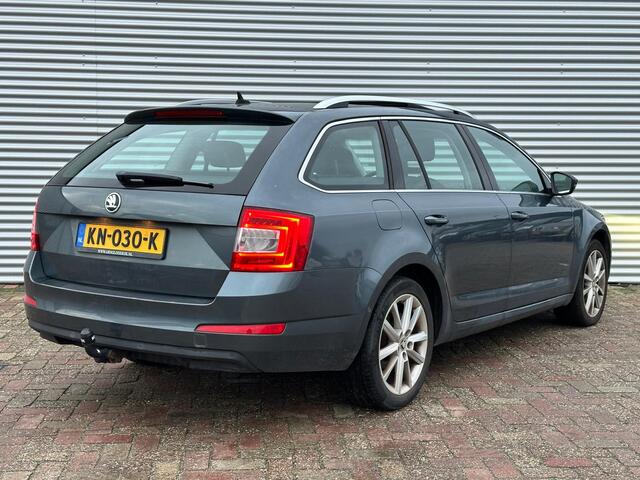 Skoda OCTAVIA Combi 2.0 TDI Greentech Style Business | Cruise control | Navigatie | Panoramadak