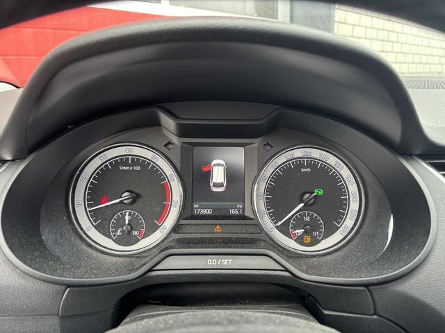 Skoda OCTAVIA Combi 1.4 TSI Greentech Style Business AUTOMAAT / PANORAMADAK / KEYLESS / FULL LED / CAMERA / SFEER / RS-STOELEN / CANTON / GR NAVI / NL-AUTO