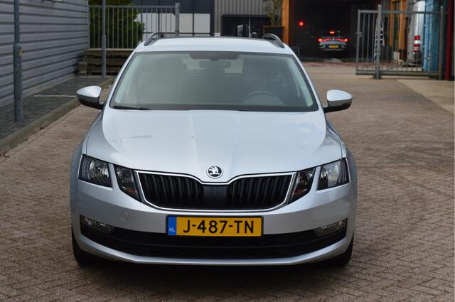Skoda OCTAVIA Combi 1.0 TSI Greentech Business Edition O.a: PDC, Carplay, Navi, Clima, Cruise, Stoelverw, Etc. All-in prijs!