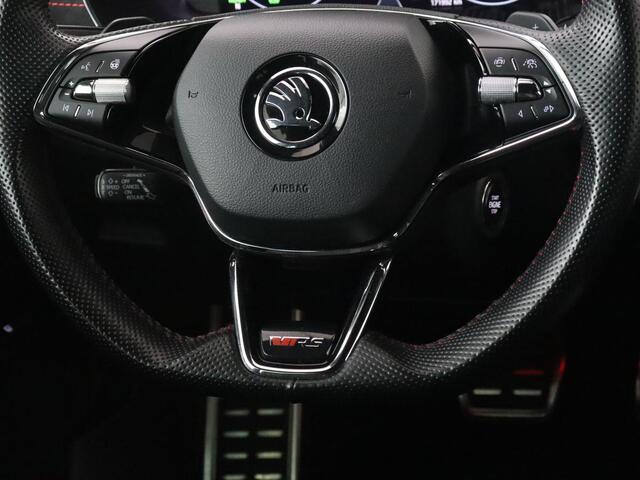 Skoda OCTAVIA 1.4 TSI RS iV PHEV Business | Stoelverwarming | Adaptive cruise | Matrix LED | Side Assist | Camera | Carplay | Navigatie | Sfeerverlichting | Virtual Cockpit | Sportstoelen | Plug In