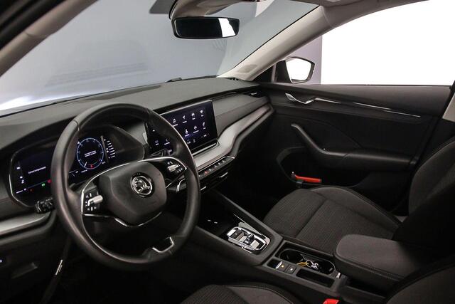 Skoda OCTAVIA Combi Business Edition 1.0 eTSI 110pk DSG Automaat Navigatie, Cruise control, Elektrische achterklep, Parkeersensoren, LED koplampen, Airco, App connect
