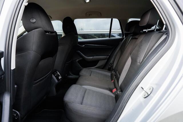 Skoda OCTAVIA Combi 1.0 e-TSI Business Edition Trekhaak|LED|Zuinig|