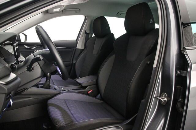 Skoda OCTAVIA Combi Business Edition 1.0 TSI 110pk Trekhaak, Elektrische achterklep, Navigatie, Parkeersensoren, Cruise control, Stoelverwarming, App connect, LED koplampen