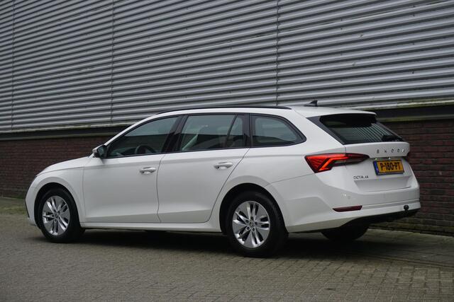 Skoda OCTAVIA Combi 1.0 TSI 110PK/Digi-Dashboard/Trekhaak/ Dealeronderhouden.