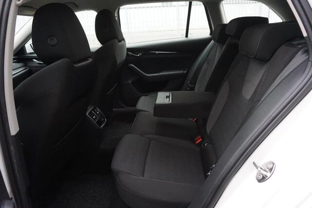 Skoda OCTAVIA Combi 1.0 TSI 110PK/Digi-Dashboard/Trekhaak/ Dealeronderhouden.